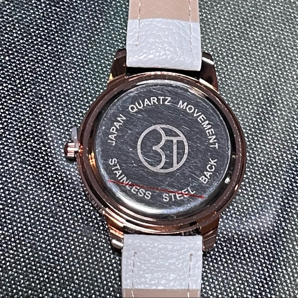 ⏱️Ladies Watch Rose Gold w/ White NEW in… - Picture 6 of 7